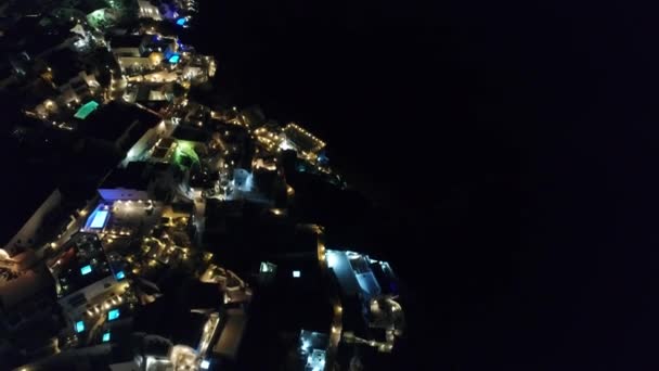 Ville de Santorin sur l'île de Santorin dans les Cyclades en Grèce vue du ciel et de nuit — Stok video