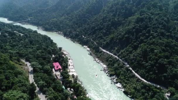 空から見たインドのウッタラーカンド州に近いガンジス川 — ストック動画
