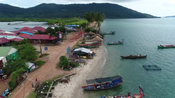 Kamboçya Nın Sihanoukville Yakınlarındaki Balıkçı Köyü Gökyüzünden Görüldü — Stok video