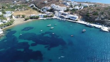 Yunanistan 'ın Kiklad adasındaki Sifnos adasındaki Faros plajı