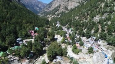 Hindistan 'ın Uttarakhand eyaletindeki Gangotri köyü gökyüzünden görüldü.
