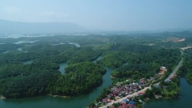 Gökyüzünden Laos 'ta Vang Vieng su rezervi