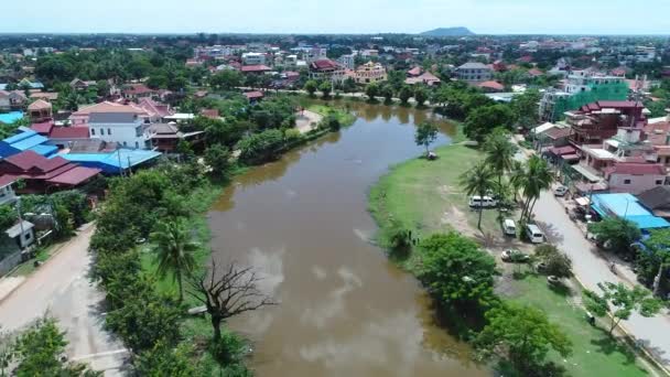 Kamboçya - 124; Ville de Siem Reap vue du ciel — Stok video