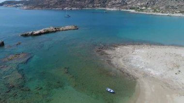 Yunanistan 'ın Kiklad adasındaki Ios adasındaki Magganari plajı
