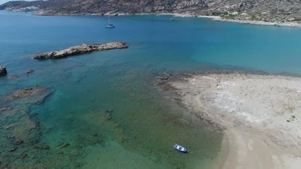Yunanistan Kiklad Adasındaki Ios Adasındaki Magganari Plajı — Stok video