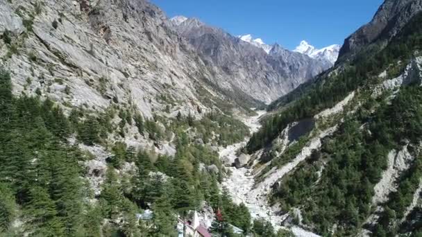 Village de Gangotri dans l'État de l'Uttarakhand en Inde vue du ciel — Stock video