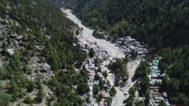 Hindistan 'ın Uttarakhand eyaletindeki Gangotri köyü gökyüzünden görüldü.