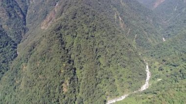 Hindistan 'ın Sikkim eyaletindeki Yuksom köyü gökyüzünden görüldü.