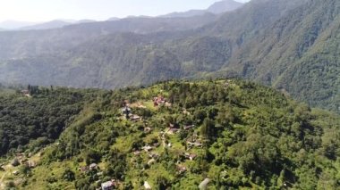 Hindistan 'ın Sikkim eyaletindeki Yuksom köyü gökyüzünden görüldü.