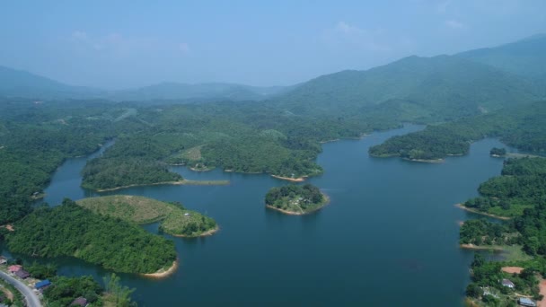 空からラオスのVang Vieng貯水池 — ストック動画