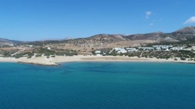 Yunanistan 'ın Kiklad adasındaki Naxos adasındaki Aliki plajı gökyüzünden görüldü