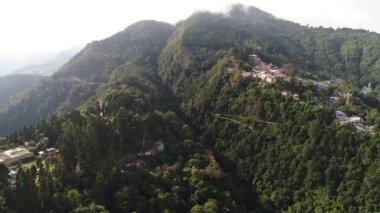 Sikkim Hindistan 'daki Rumtek Manastırı gökyüzünden görünüyor.