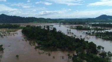 Si Phan Don ya da Don Laos yakınlarında gökyüzünden 4000 ada