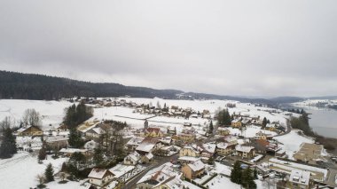Fransa 'nın Doubs kentindeki Saint-Point-Lac köyü.