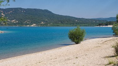 Fransa 'nın Var kentindeki Verdon Bölgesel Doğal Parkı' nda Sainte-Croix Gölü
