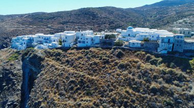 Yunanistan 'ın Kiklad adasındaki Sifnos adası gökyüzünden görülüyor