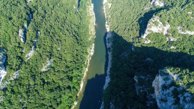 Fransa 'daki Ardeche geçitlerinin hava manzarası