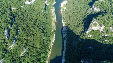 Fransa 'daki Ardeche geçitlerinin hava manzarası