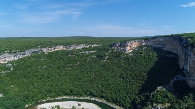 Fransa 'daki Ardeche geçitlerinin hava manzarası