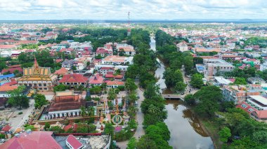 Kamboçya 'daki Siem Reap şehri gökyüzünden görüldü