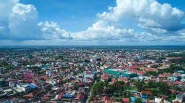 Kamboçya 'daki Siem Reap şehri gökyüzünden görüldü
