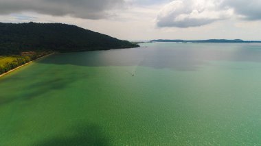 Kamboçya 'nın Sihanoukville şehrinin çevresindeki manzara gökyüzünden görünüyor.