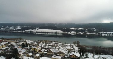 Fransa 'nın Doubs kentindeki Saint-Point-Lac köyü.