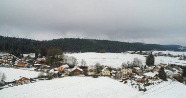 Fransa 'nın Doubs kentindeki Saint-Point-Lac köyü.