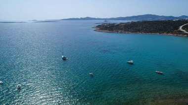 Yunanistan 'ın Kiklad adasındaki Naxos adasındaki Aliko plajı gökyüzünden görüldü