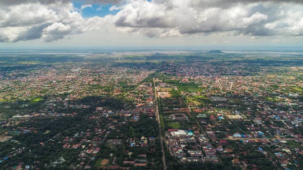 Kamboçya 'daki Siem Reap şehri gökyüzünden görüldü