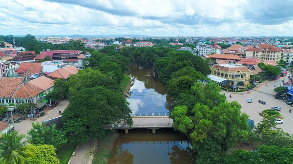 Kamboçya 'daki Siem Reap şehri gökyüzünden görüldü