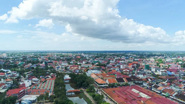 Kamboçya 'daki Siem Reap şehri gökyüzünden görüldü