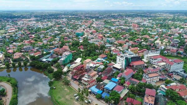 Kamboçya 'daki Siem Reap şehri gökyüzünden görüldü