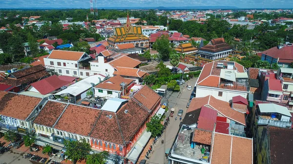 Kamboçya 'daki Siem Reap şehri gökyüzünden görüldü