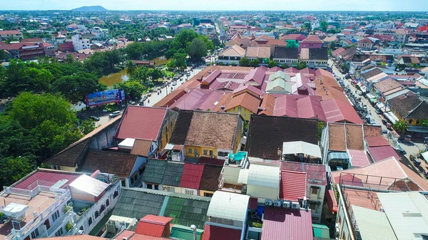 Kamboçya 'daki Siem Reap şehri gökyüzünden görüldü