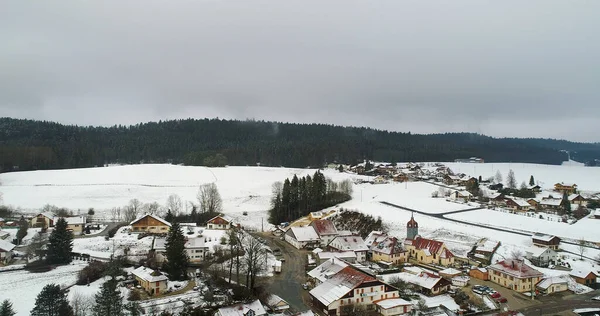 Fransa 'nın Doubs kentindeki Saint-Point-Lac köyü.