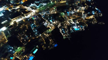 Yunanistan 'ın Santorini adasındaki Akrotiri kasabası Kiklad hava gece görüşü