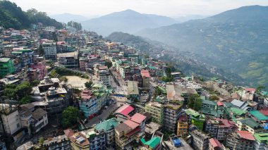 Sikkim Hindistan 'ın Gangtok şehri gökyüzünden görüldü.