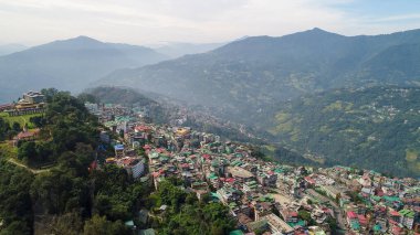 Sikkim Hindistan 'ın Gangtok şehri gökyüzünden görüldü.