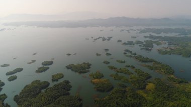 Gökyüzünden Laos 'ta Vang Vieng su rezervi
