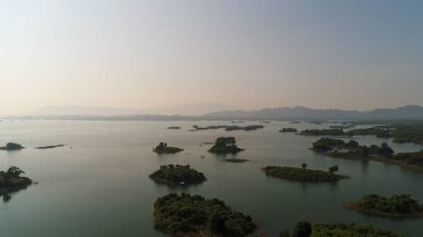 Gökyüzünden Laos 'ta Vang Vieng su rezervi