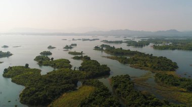 Gökyüzünden Laos 'ta Vang Vieng su rezervi