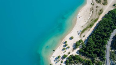 Fransa 'nın Var kentindeki Verdon Bölgesel Doğal Parkı' nda Sainte-Croix Gölü