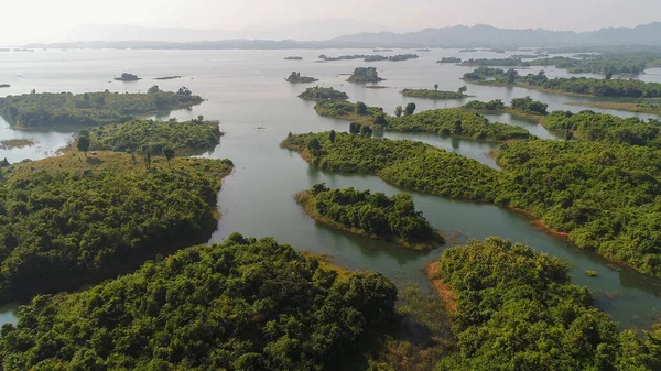 Gökyüzünden Laos 'ta Vang Vieng su rezervi