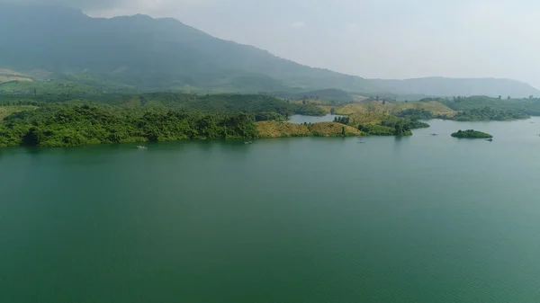 Gökyüzünden Laos 'ta Vang Vieng su rezervi