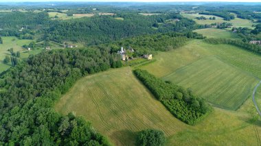 Saint-Cyprien köyü Fransa 'nın siyah perigord' unda hava manzaralı.