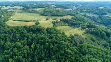 Saint-Cyprien köyü Fransa 'nın siyah perigord' unda hava manzaralı.