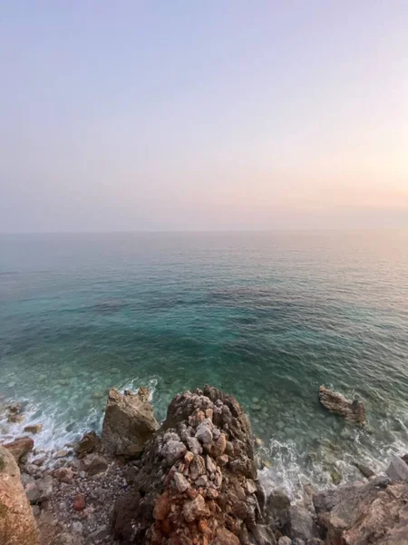 Sten Vid Havet Vacker Utsikt Hav Sol Berg — Stockfoto