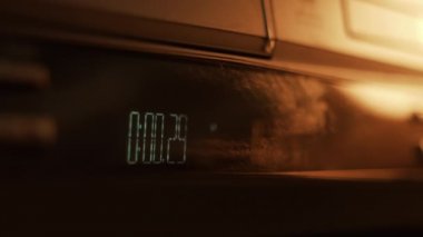 Gergin Saat 30 saniyeden geriye sayım- Pis bir saate 30 'dan 0' a doğru sayarken ürkütücü bir zum. Tanıtımlar, gerilim sahneleri, aksiyon filmleri ve daha fazlası için harika..