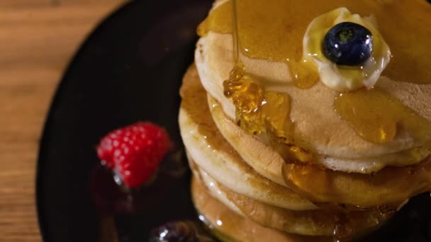 Closeup Syrup Pancake Stack Tight Close Stack Pancakes Sweet Golden — Stock Video